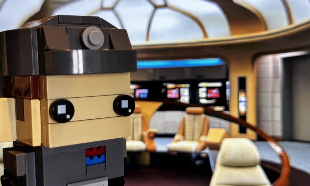 LEGO Brickheadz Star Wars Imperial Officer on the bridge of the Enterprise